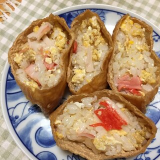 カニカマと炒り卵の稲荷寿司